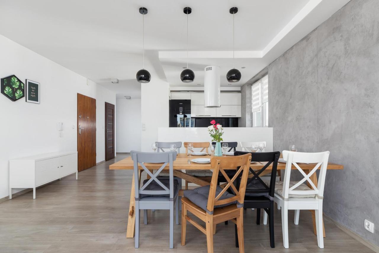 Avia Apartment Three Bedroom Two Balcony Ac & Parking By Noclegi Renters Krasków Εξωτερικό φωτογραφία
