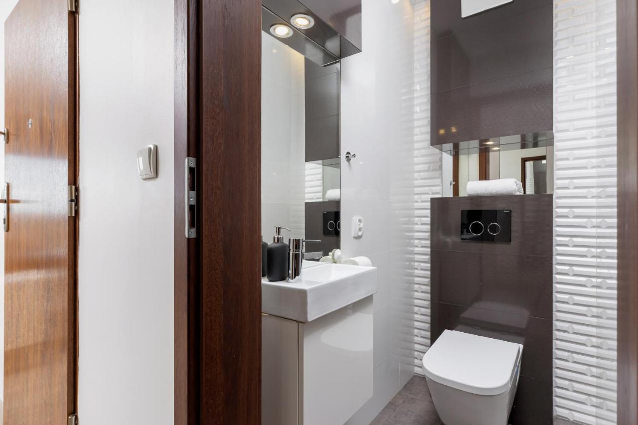 Avia Apartment Three Bedroom Two Balcony Ac & Parking By Noclegi Renters Krasków Εξωτερικό φωτογραφία