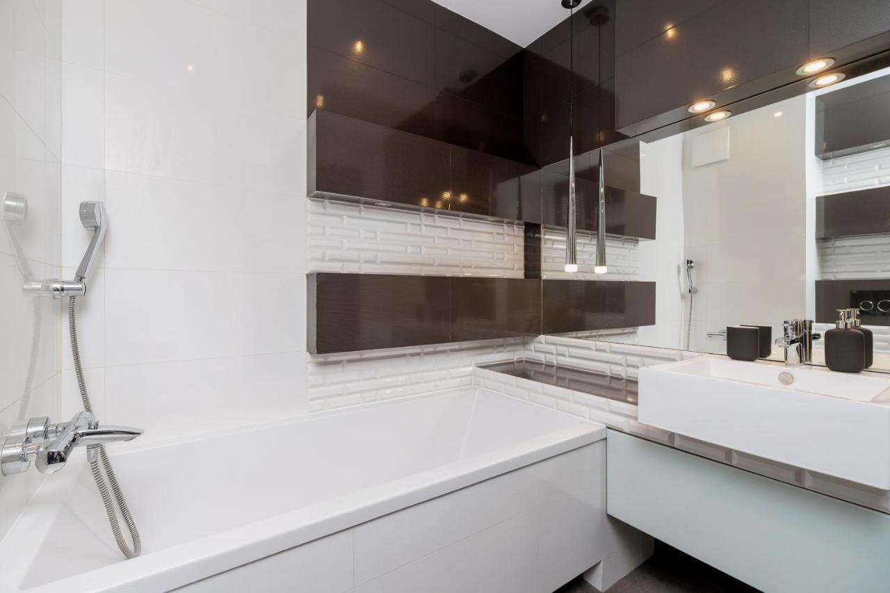 Avia Apartment Three Bedroom Two Balcony Ac & Parking By Noclegi Renters Krasków Εξωτερικό φωτογραφία