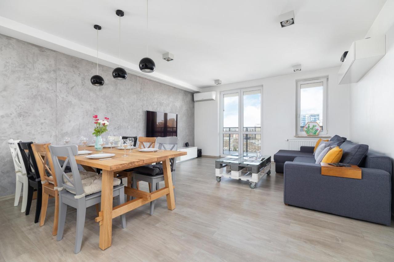 Avia Apartment Three Bedroom Two Balcony Ac & Parking By Noclegi Renters Krasków Εξωτερικό φωτογραφία