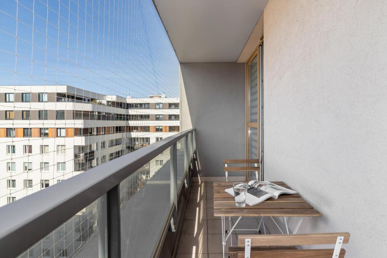 Avia Apartment Three Bedroom Two Balcony Ac & Parking By Noclegi Renters Krasków Εξωτερικό φωτογραφία
