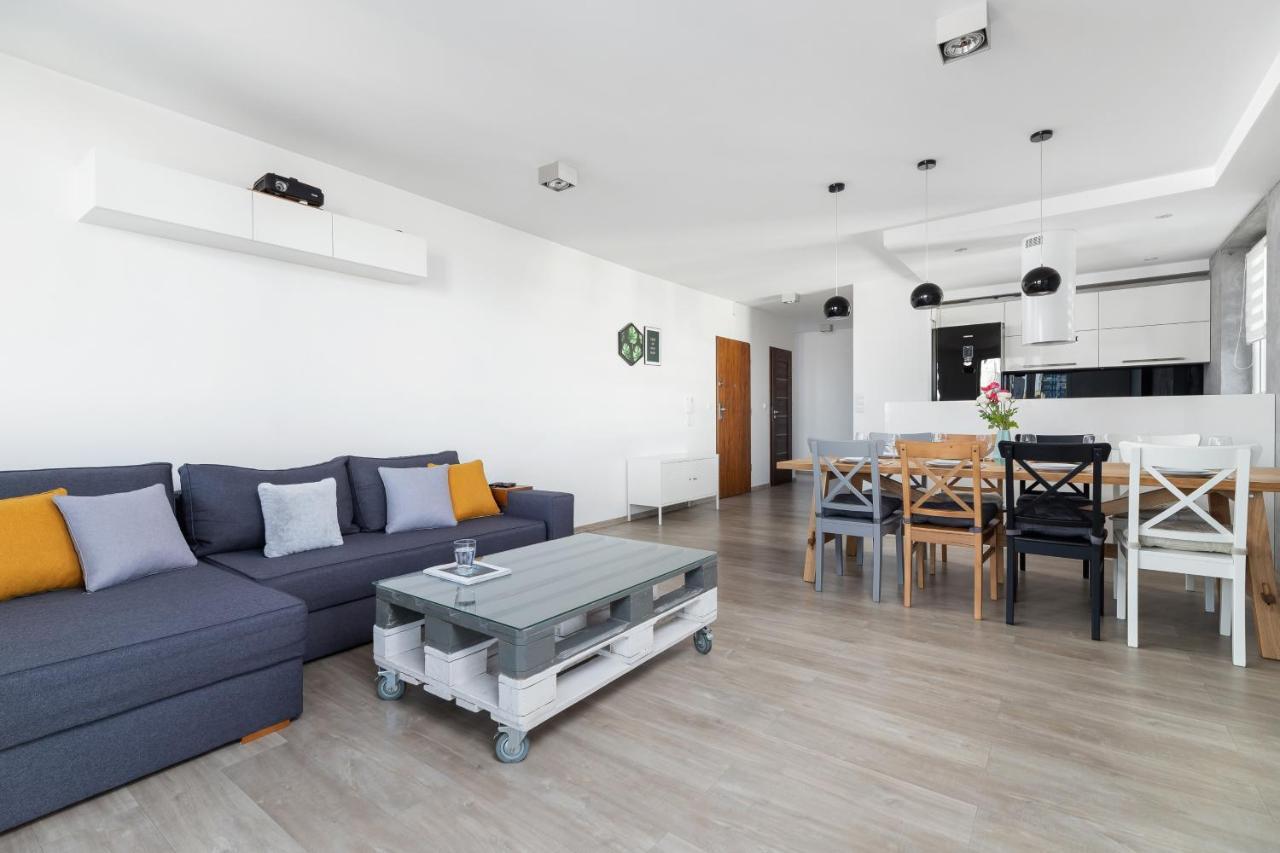 Avia Apartment Three Bedroom Two Balcony Ac & Parking By Noclegi Renters Krasków Εξωτερικό φωτογραφία