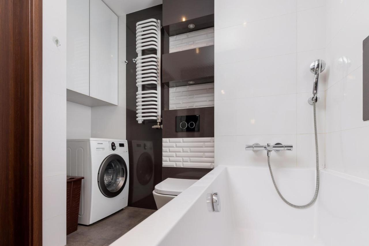 Avia Apartment Three Bedroom Two Balcony Ac & Parking By Noclegi Renters Krasków Εξωτερικό φωτογραφία