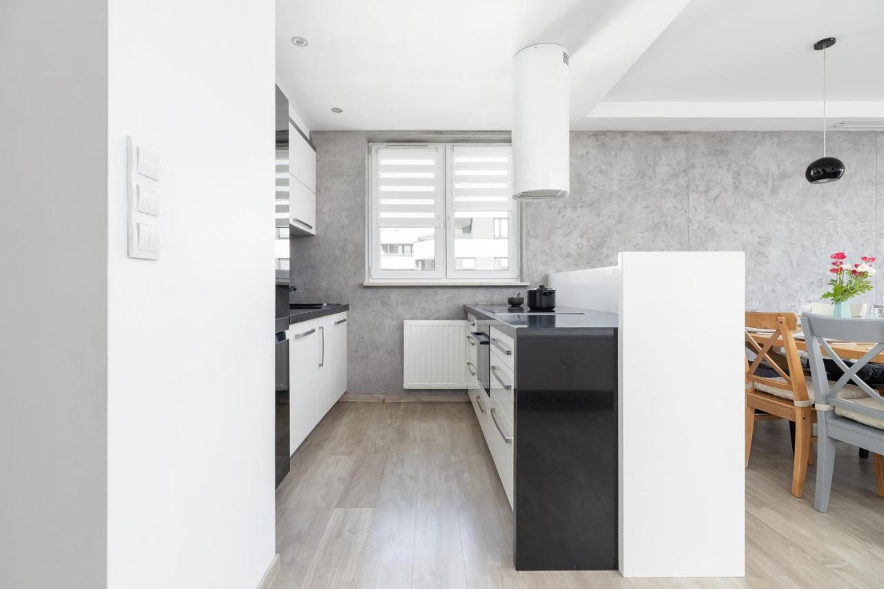 Avia Apartment Three Bedroom Two Balcony Ac & Parking By Noclegi Renters Krasków Εξωτερικό φωτογραφία