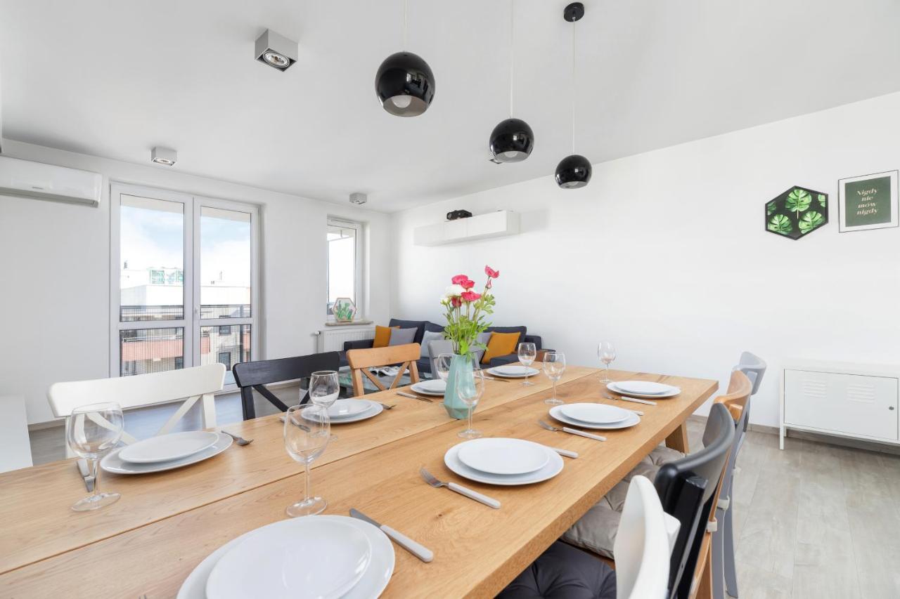 Avia Apartment Three Bedroom Two Balcony Ac & Parking By Noclegi Renters Krasków Εξωτερικό φωτογραφία