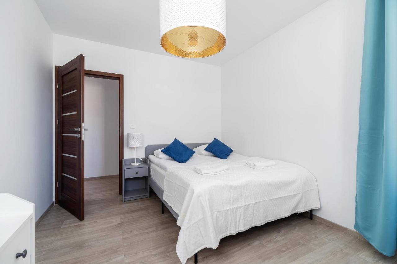 Avia Apartment Three Bedroom Two Balcony Ac & Parking By Noclegi Renters Krasków Εξωτερικό φωτογραφία