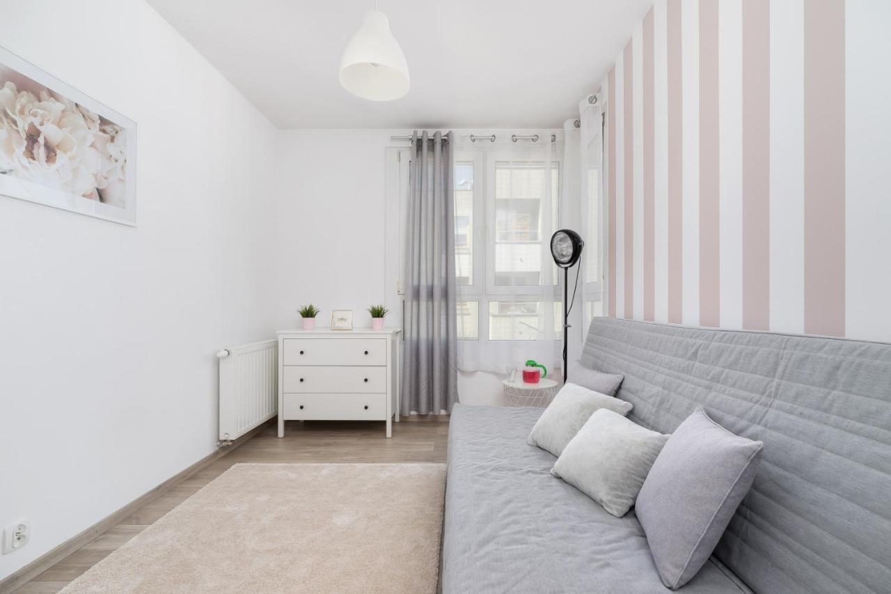 Avia Apartment Three Bedroom Two Balcony Ac & Parking By Noclegi Renters Krasków Εξωτερικό φωτογραφία