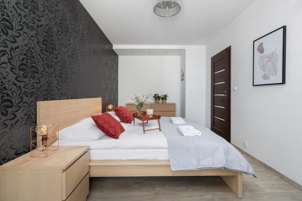 Avia Apartment Three Bedroom Two Balcony Ac & Parking By Noclegi Renters Krasków Εξωτερικό φωτογραφία