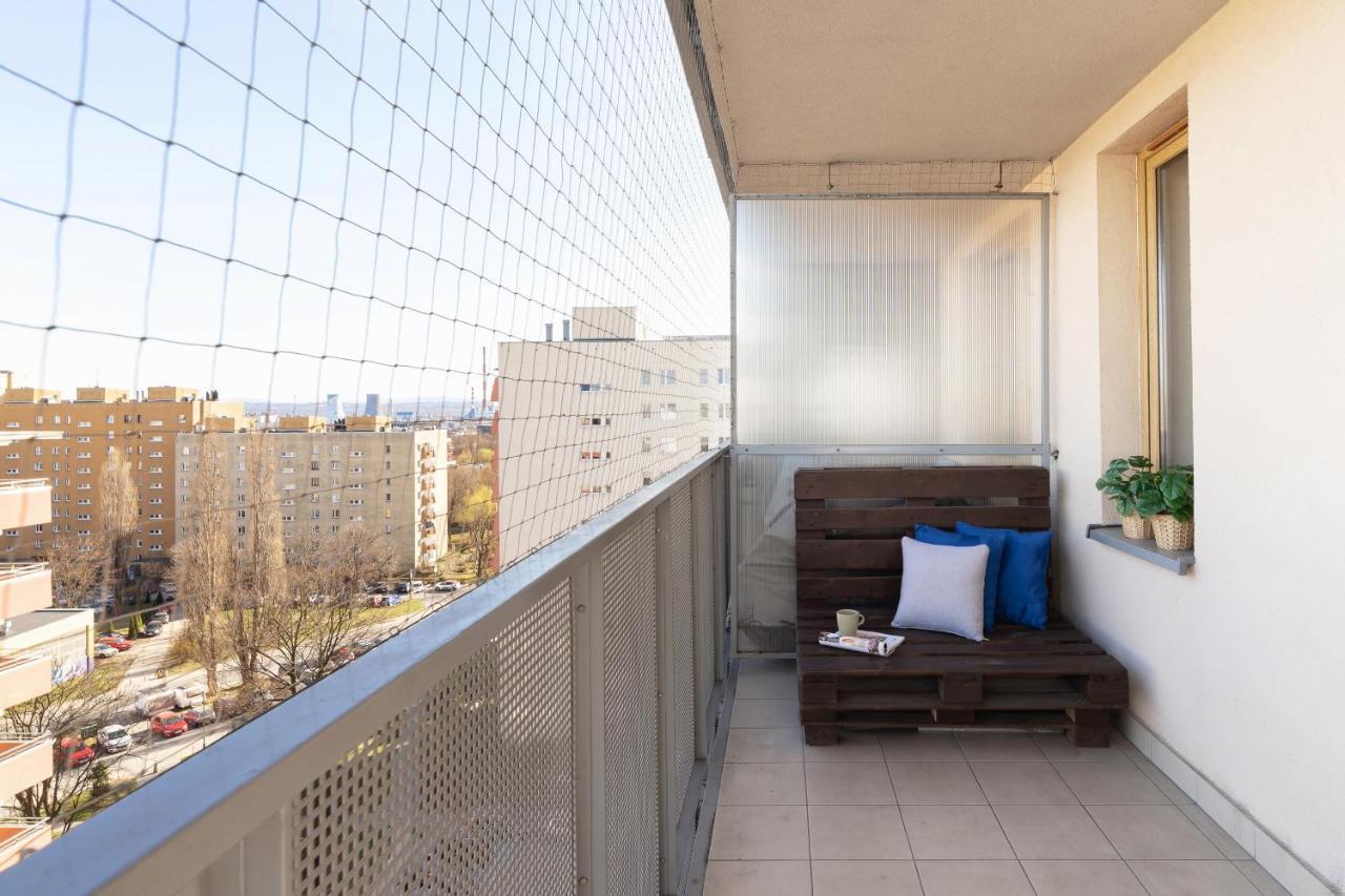 Avia Apartment Three Bedroom Two Balcony Ac & Parking By Noclegi Renters Krasków Εξωτερικό φωτογραφία